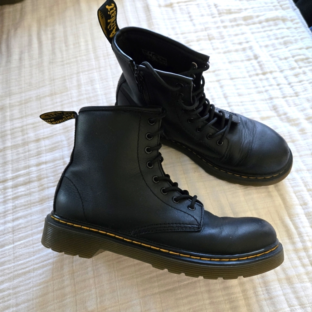 Doc Marten Dr. Martens 1460J Youth Size 4 Boots B